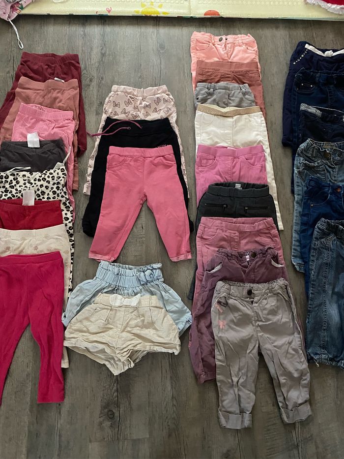 Lot 41 bas taille 18 mois (pantalons, collants, leggings, shorts) - photo numéro 3