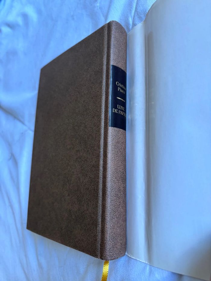 Livre La Lune de papier – Christina Pisco – Roman 1998 – Édition française 2000 - photo numéro 9