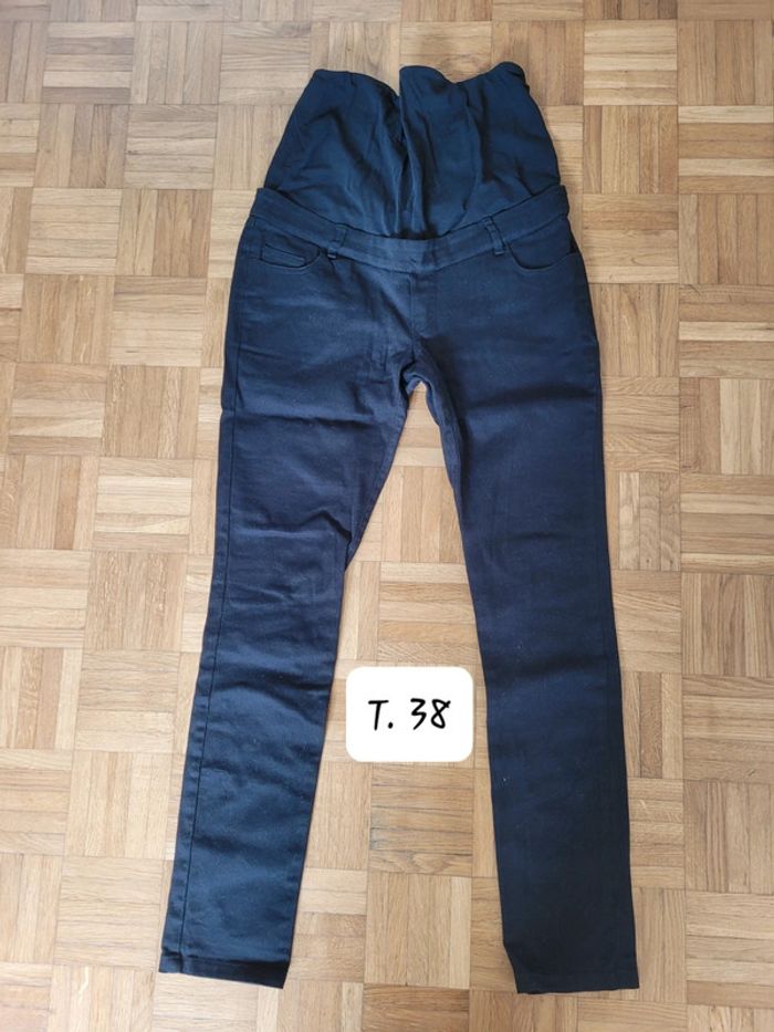 Pantalon noir maternité (taille 38)
