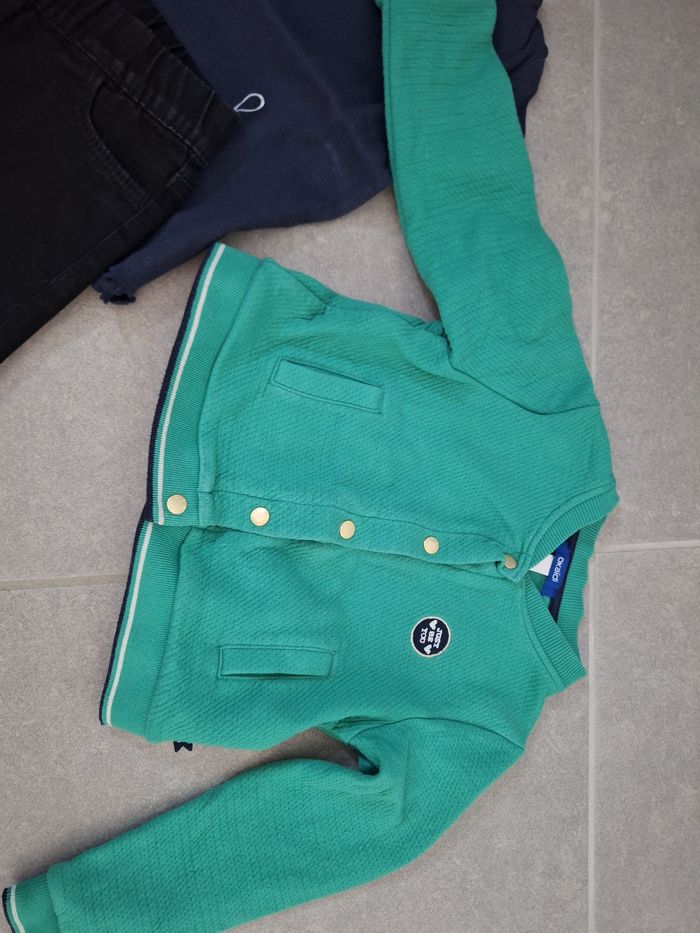 Bottes - t-shirt- pantalon et gilet - photo numéro 2