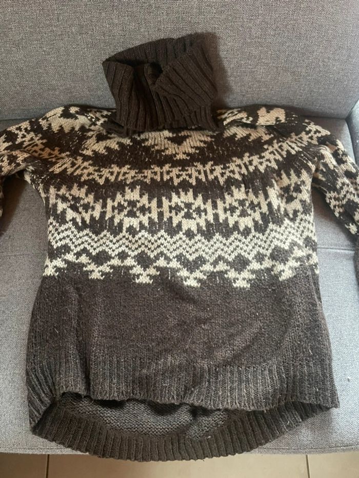 Gris pull col roulé