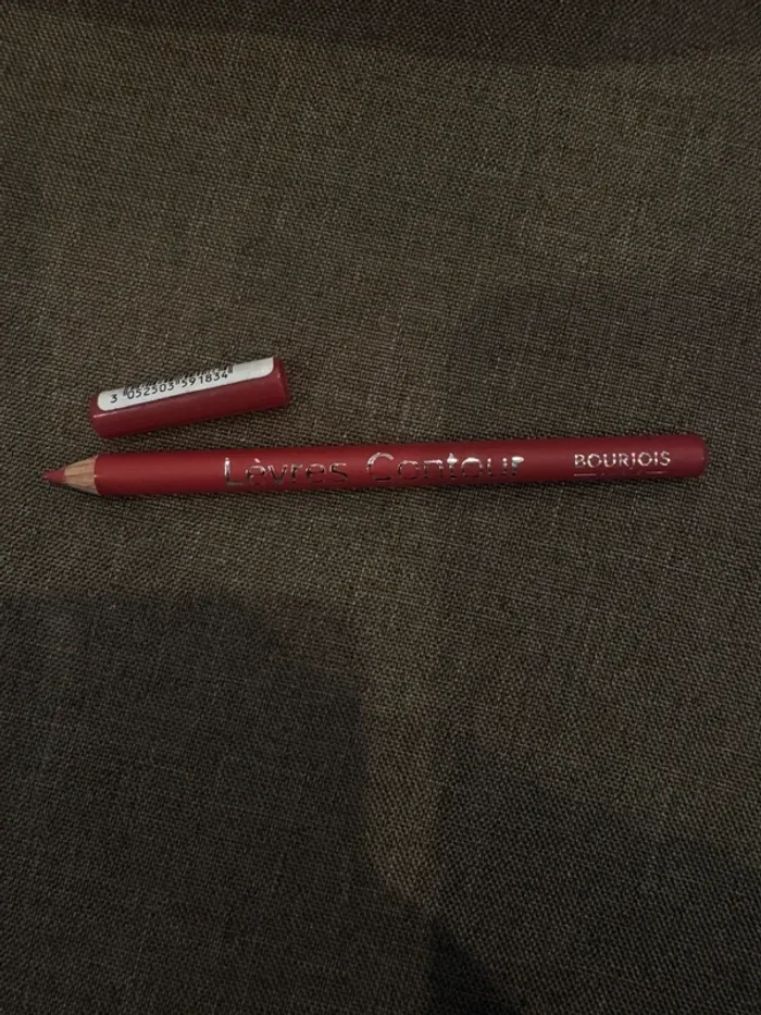 Crayon contour lèvres Bourjois Teinte rosé