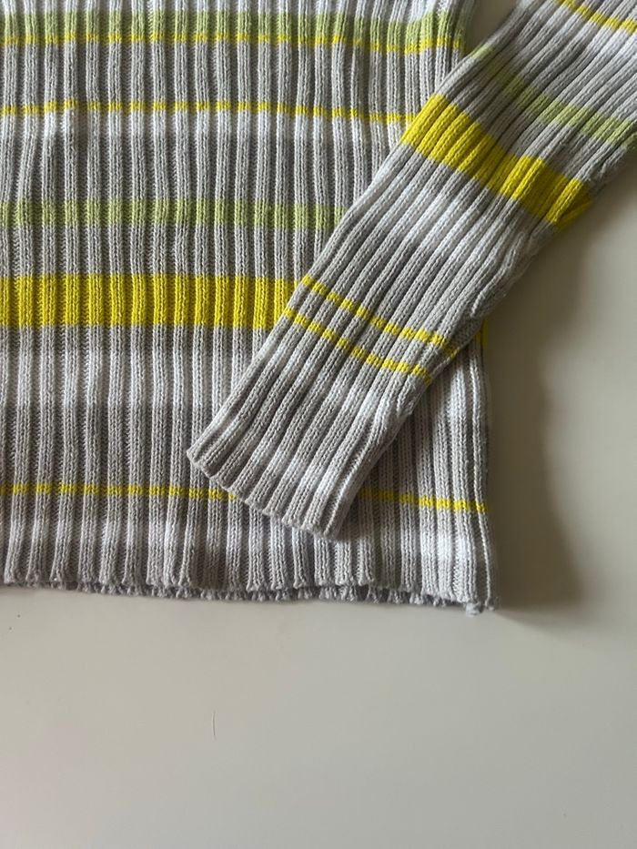 Pull à col rond TRÈS BON ÉTAT pour femme taille 36 couleurs gris et jaune - photo numéro 5