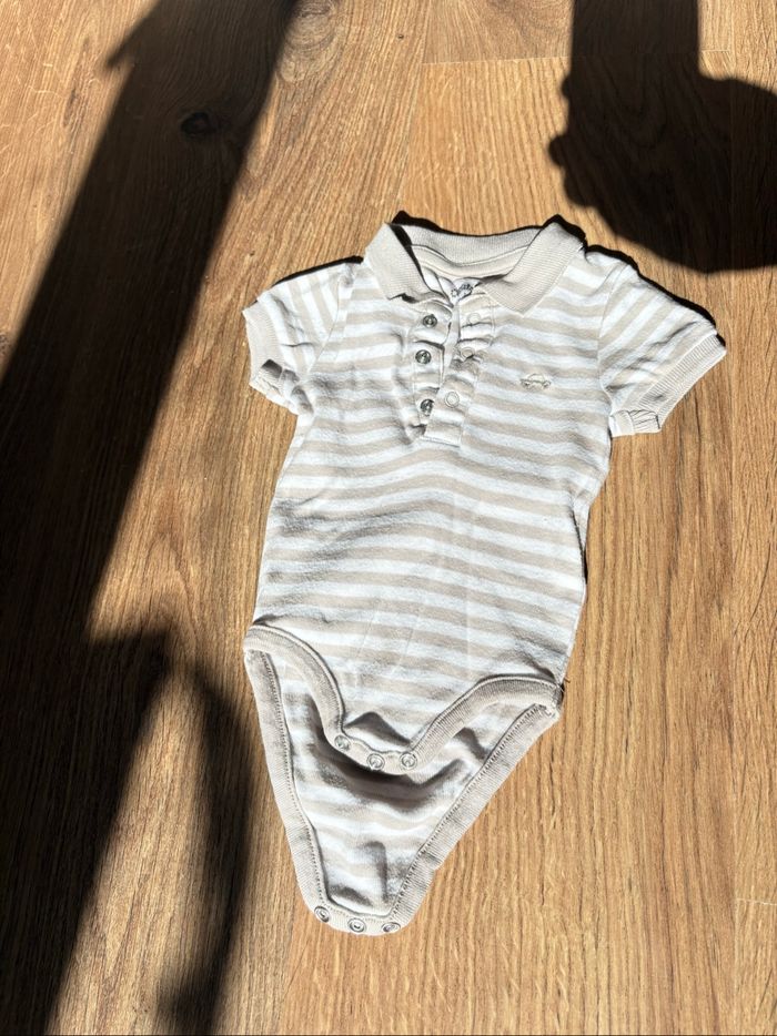 Bodies garçon avec col chemise beige et blanc - photo numéro 2