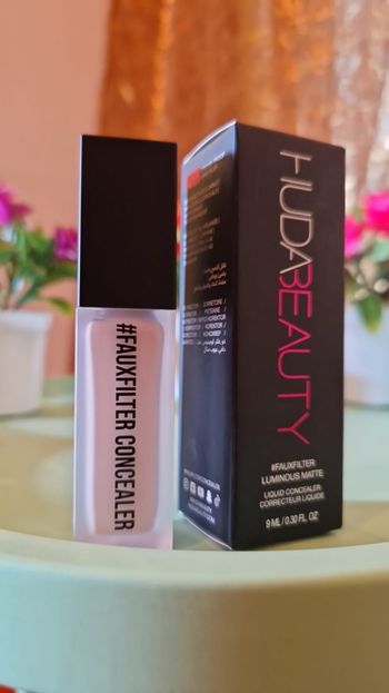 Huda Beauty Fauxfilter luminous matte correcteur liquide consealer honey 1.7B 9ml neuf jamais utilisé jamais ouvert