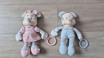 Lot 2 peluches anneaux de dentition Disney