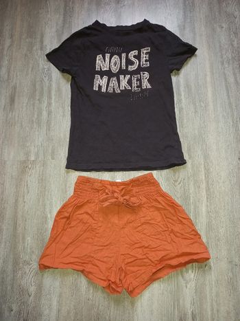 tee shirt gris foncé kiabi et short taille 8 ans