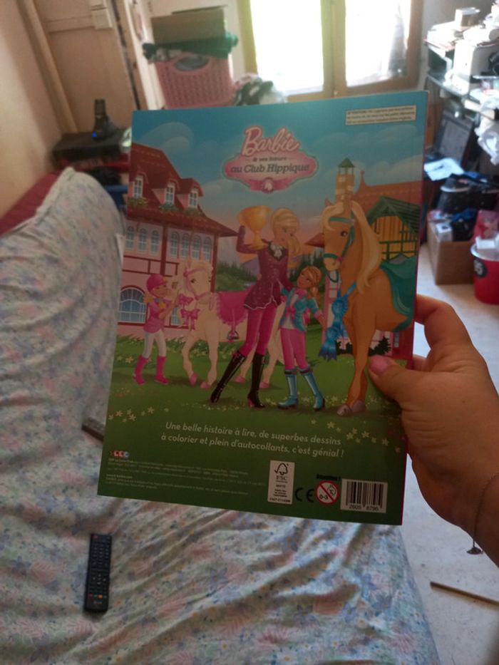 Livre de jeux et coloriages barbie - photo numéro 3
