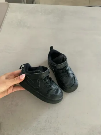 Baskets noir air force 1 nike 23.5