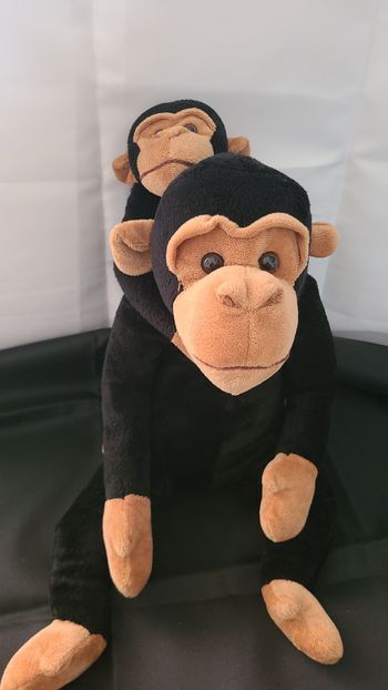 Peluche chimpanzé singe et petit