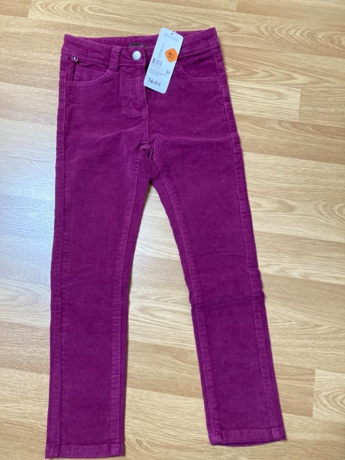Pantalon velours. Violet. Neuf. 6 ans