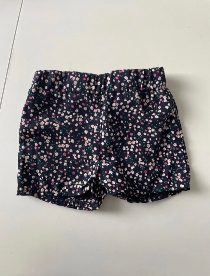 Short à fleurs