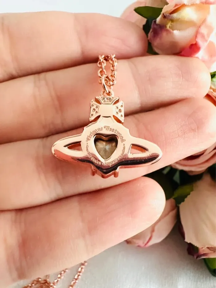 Collier Vivienne Westwood – Pendentif orbite avec cœur en zirconium rose et strass - photo numéro 4