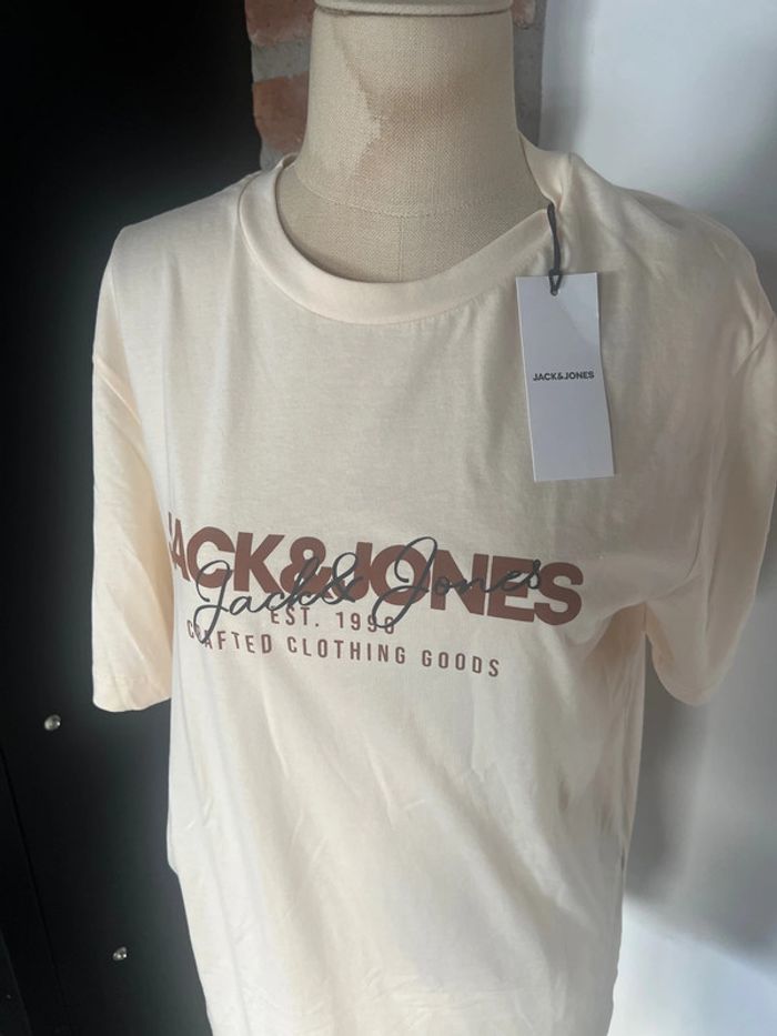 Jolie tee shirt Jack & Jones neuf - photo numéro 2