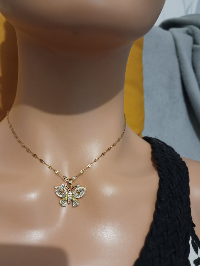 Collier en papillon - photo numéro 2