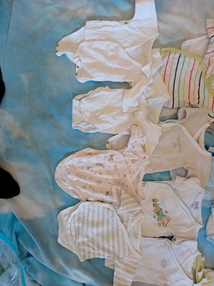 Lots bodys 1 mois - photo numéro 4