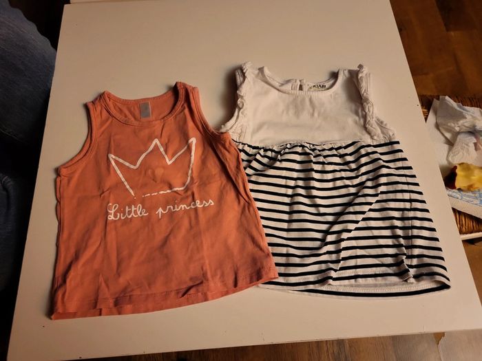 Lot deux tee shirt sans manche 24 mois