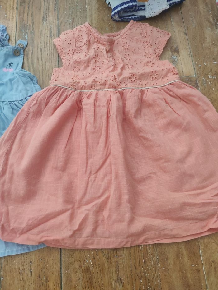 Lot 3 robes et une combi short 24 mois in extenso - photo numéro 3