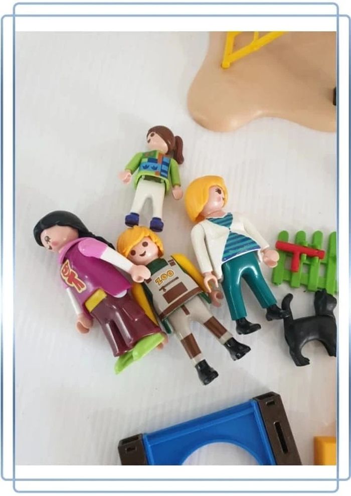 Aire de jeux Playmobil, bon état mais un morceau est cassé - photo numéro 2