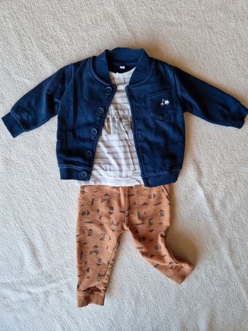Ensemble 3 pièces 6 mois printemps automne tres bon etat