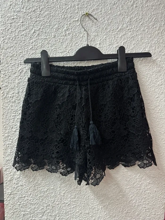 Short en dentelle doublé