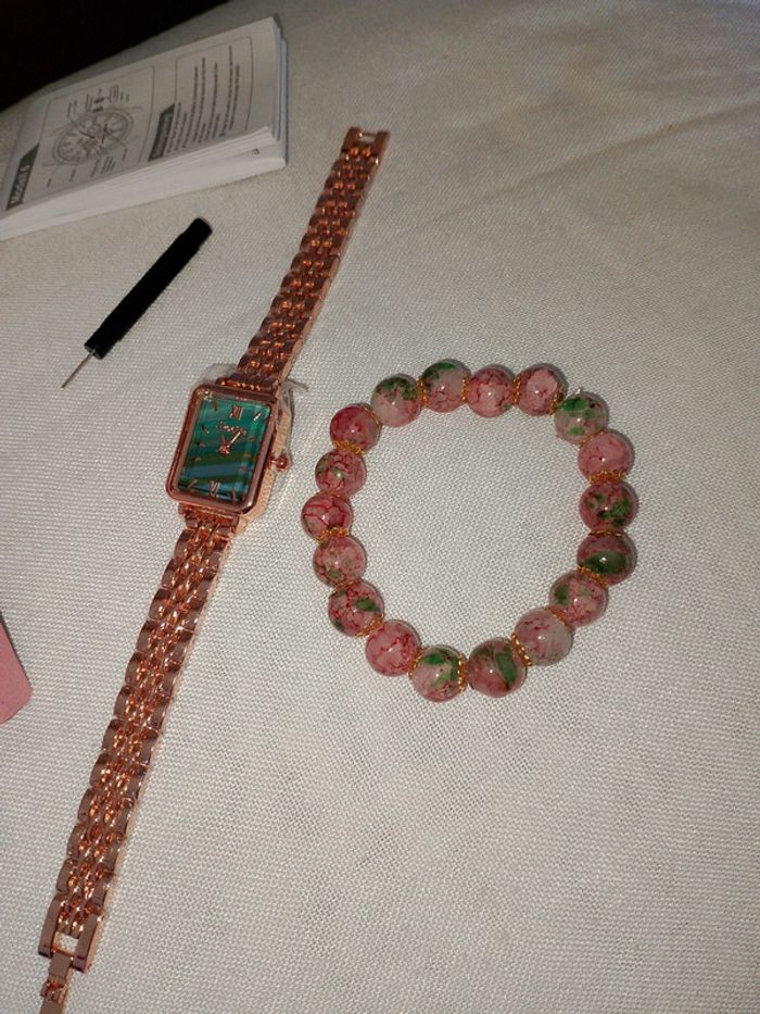Tres belle montre rosegold  femme avec bracelet en perles de verre - photo numéro 11