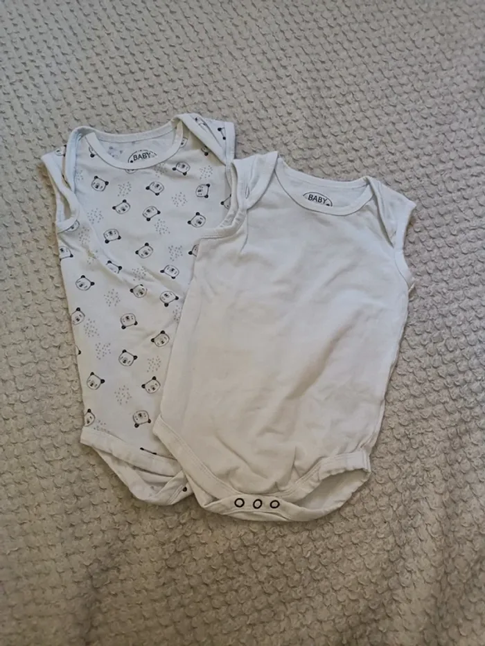 Lot de 2 bodys - Taille 62/68cm