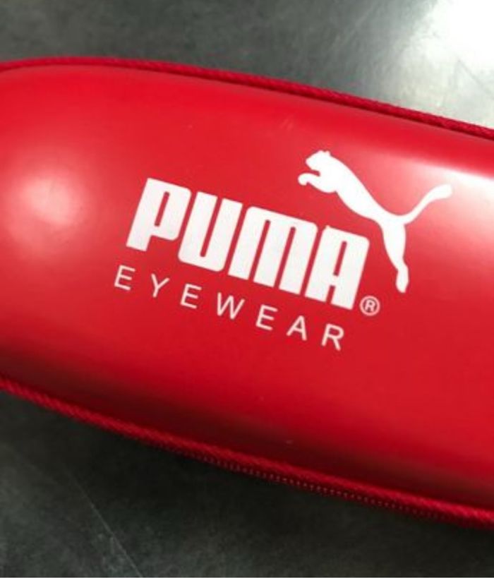 Bel étui à lunettes rouge Puma