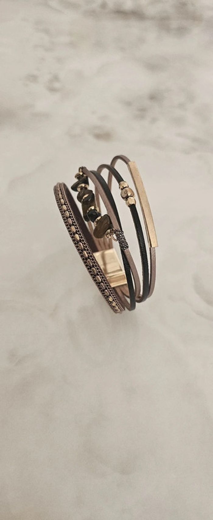Bracelet en cuir pour femmes - photo numéro 2