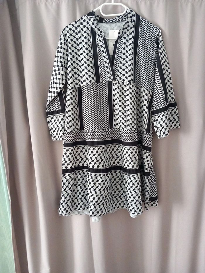 Robe courte manche 3/4 noire et blanche