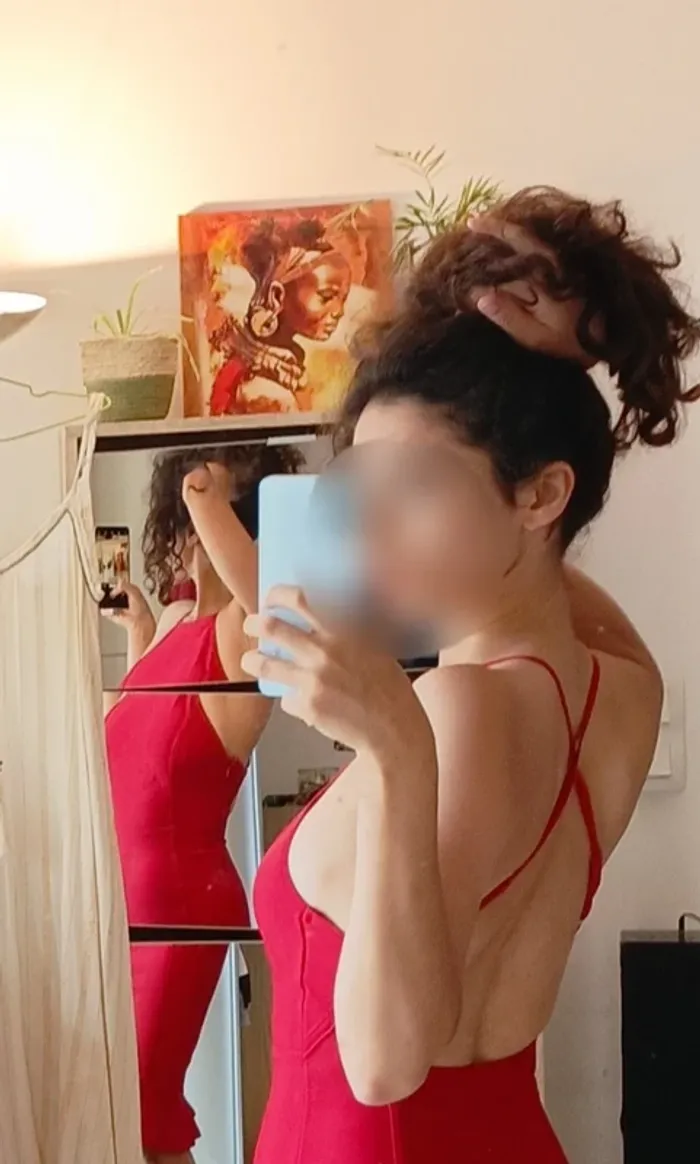 Robe moulante rouge - photo numéro 3