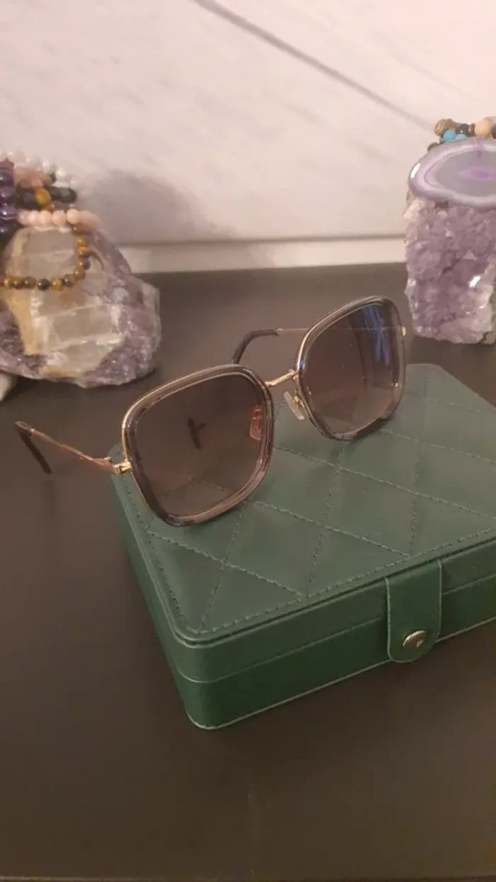 Lunette de soleil - photo numéro 2