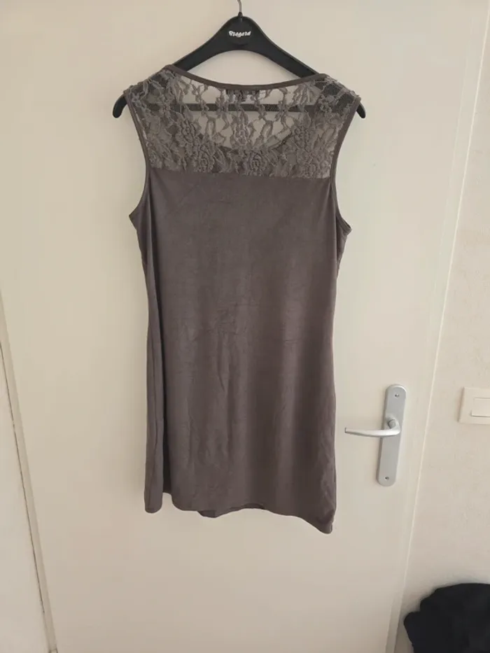 Robe taupe - photo numéro 2