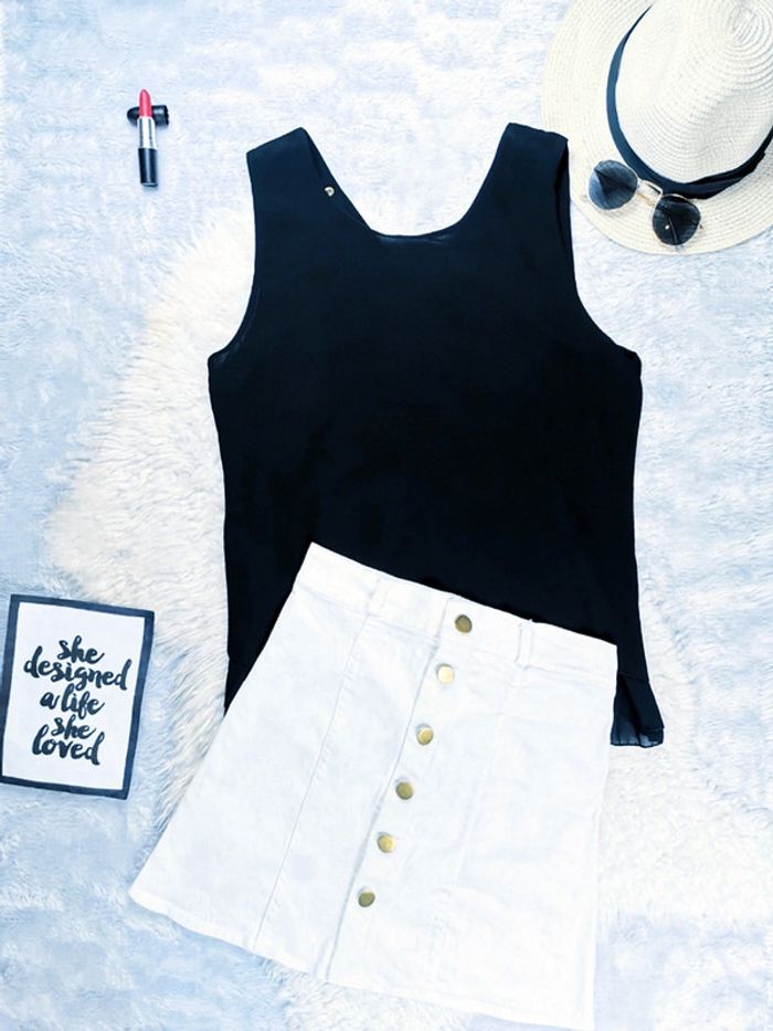 Top en mousseline noire à œillets dorés avec décolleté en V- T.M ou T.38 🖤 - photo numéro 4