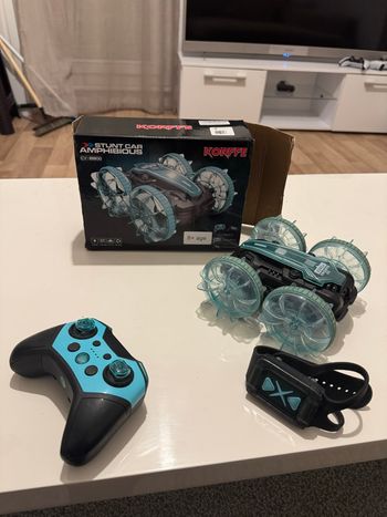 Voiture télécommandée  cascadeuse