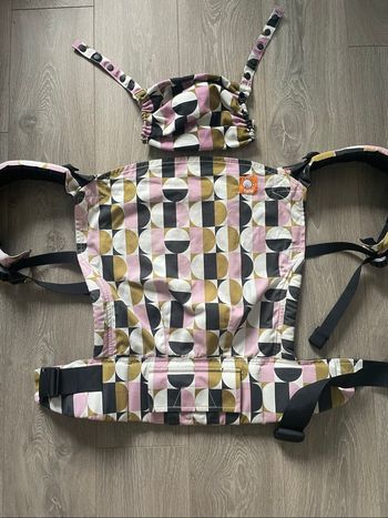 Portage préformé prefo de la marque Tula taille Toddler coloris Lovely 27 kilos