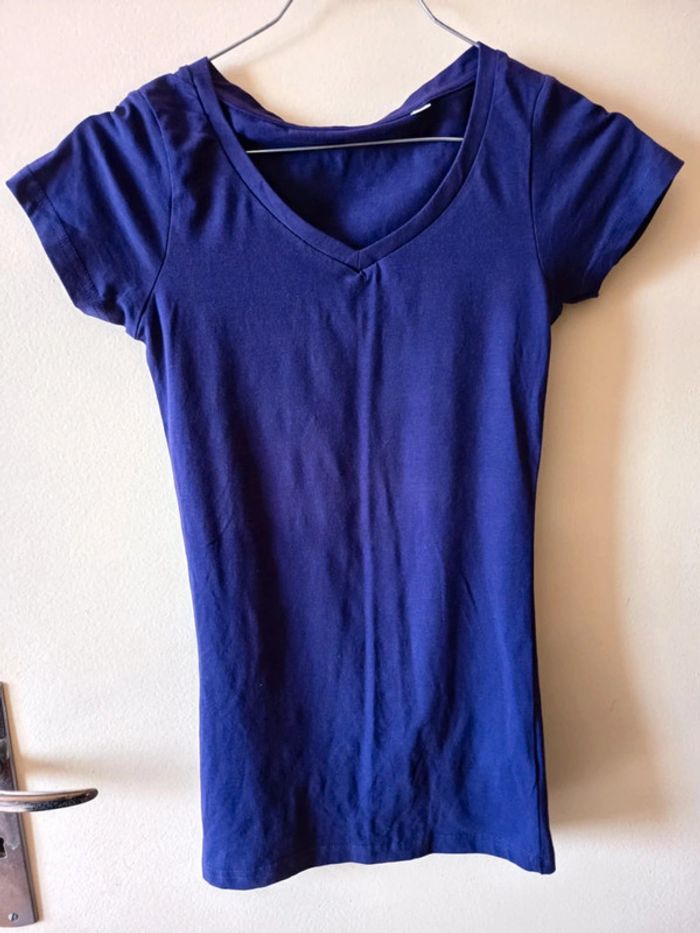 Tee-shirt manches courtes.