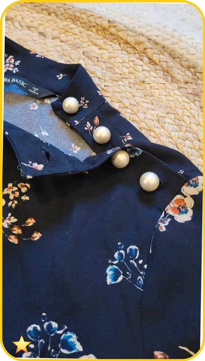 Blouse fleurie Zara - Taille S - Bleu Marine - Très bon état - photo numéro 3
