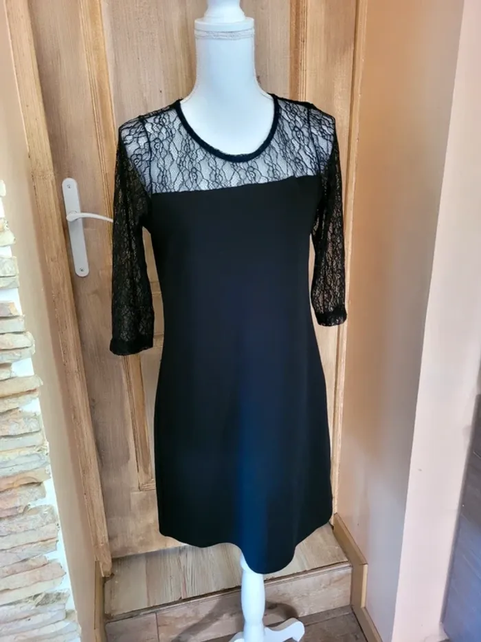 Jolie robe noir taille 38 , avec dentelle , Eldys