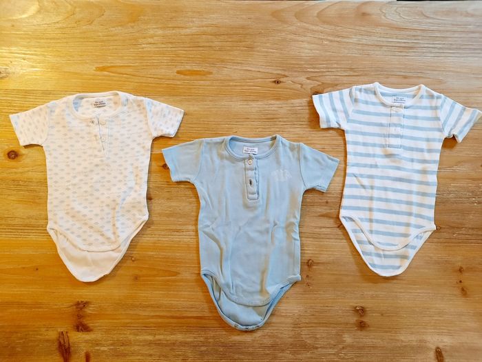 Lot de 5 bodies taille 3 mois manches courtes