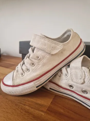 Converse taille 30 blanche à scratchs
