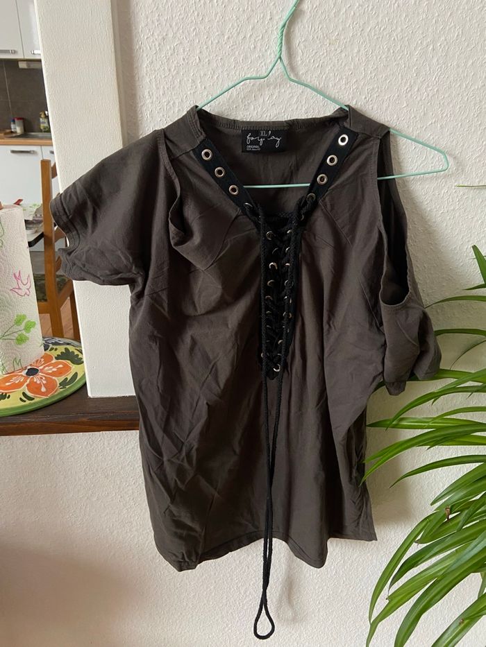 Haut kaki épaule dénudée