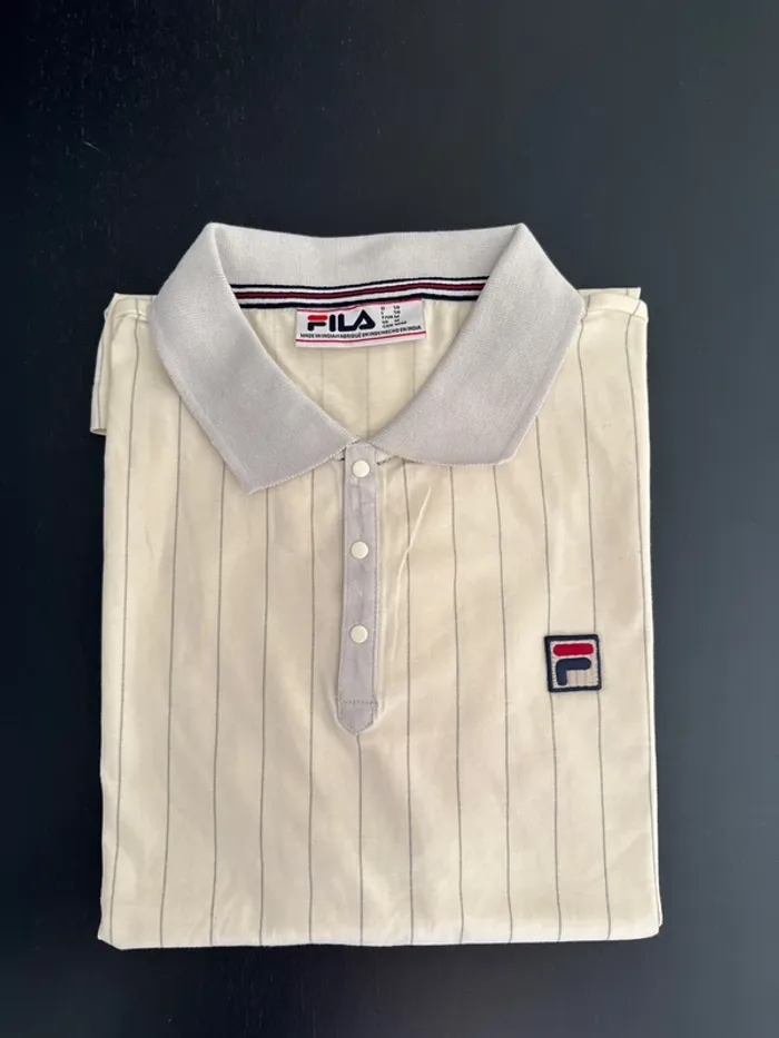 Polo FILA beige rayé – Taille M – Neuf avec étiquette