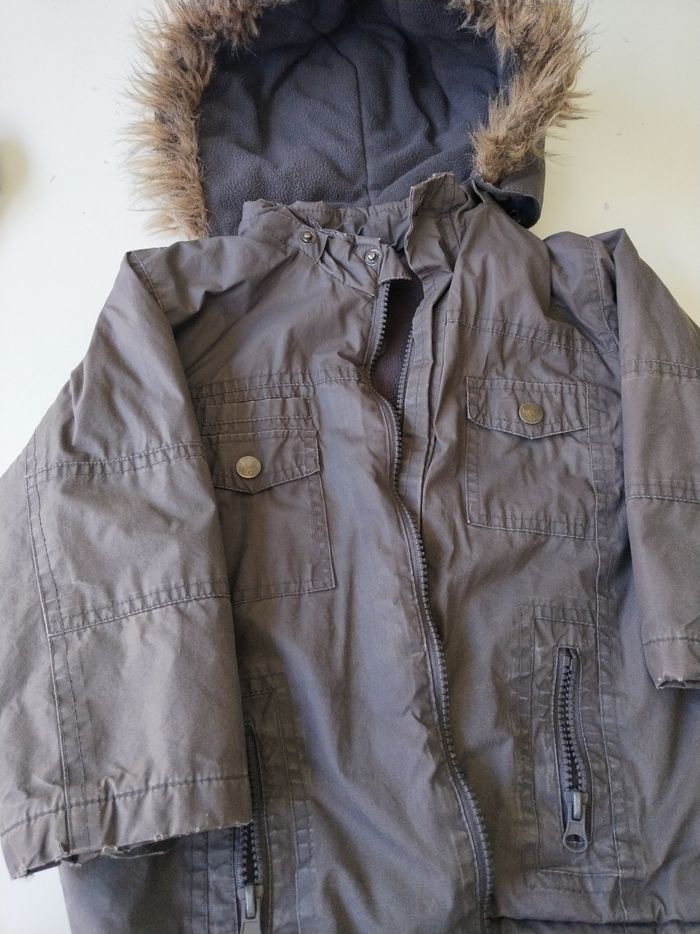 Manteau doublé gris capuche fourrure 4 ans
