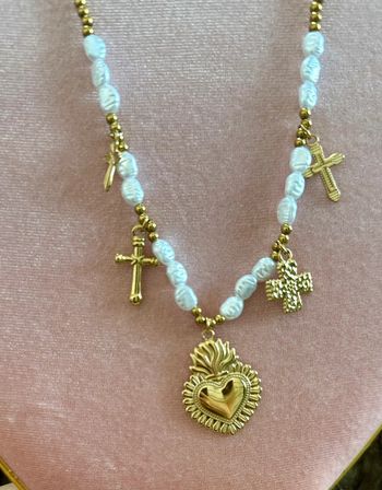 Collier acier inoxydable or réglable boules cœur ex-voto croix perles d’eaux douces