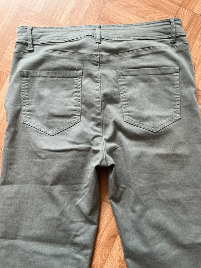 Pantalon court vert kaki Armand Thiery (NEUF) - photo numéro 7