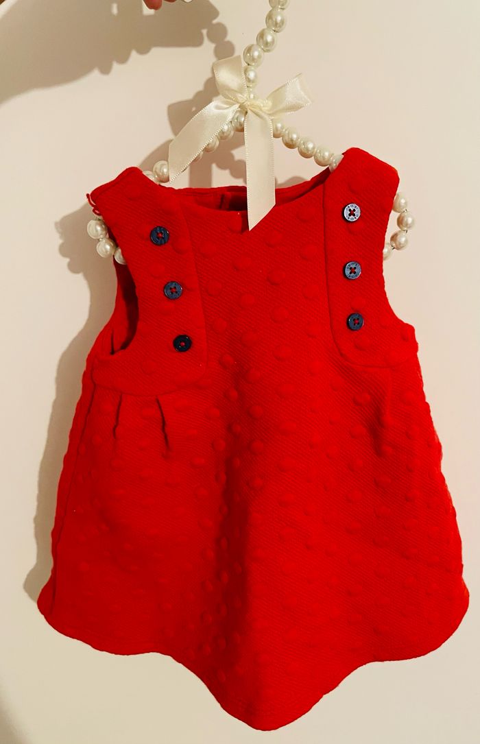 Robe rouge bébé