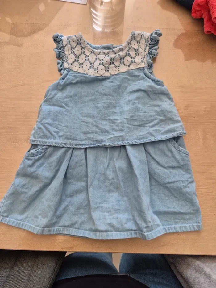 Robe en jean à volants et effet dentelle 6 mois super U