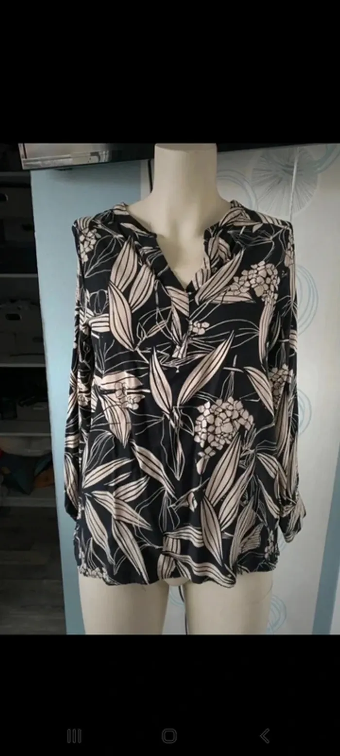 Blouse taille 36 noire et crème