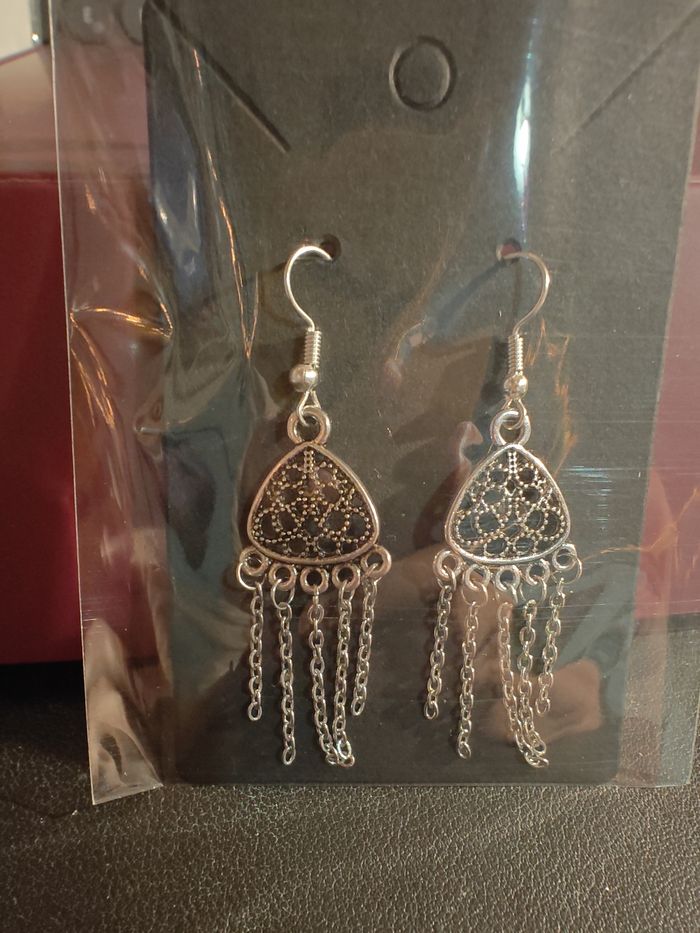 Boucles d'oreilles pendantes à chaine - photo numéro 1